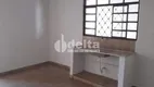 Foto 7 de Casa com 2 Quartos à venda, 58m² em Santa Mônica, Uberlândia