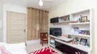 Foto 3 de Apartamento com 4 Quartos à venda, 76m² em Petrópolis, Porto Alegre