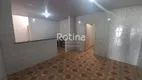 Foto 3 de Casa com 3 Quartos para alugar, 150m² em Brasil, Uberlândia