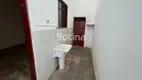 Foto 10 de Casa com 3 Quartos para alugar, 140m² em Santa Mônica, Uberlândia