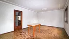 Foto 2 de Casa com 4 Quartos à venda, 300m² em Passo da Areia, Porto Alegre