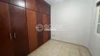 Foto 18 de Casa com 4 Quartos para alugar, 280m² em Tabajaras, Uberlândia