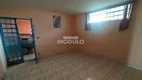 Foto 2 de Sobrado com 6 Quartos para alugar, 220m² em Umuarama, Uberlândia