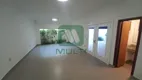 Foto 3 de Casa com 4 Quartos para alugar, 241m² em Jardim Karaíba, Uberlândia