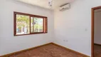 Foto 10 de Casa com 4 Quartos para alugar, 176m² em Passo da Areia, Porto Alegre