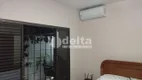 Foto 5 de Casa com 4 Quartos à venda, 220m² em Jardim das Palmeiras, Uberlândia