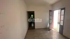 Foto 3 de Casa com 3 Quartos para alugar, 93m² em Santa Mônica, Uberlândia