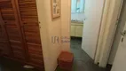 Foto 27 de Apartamento com 3 Quartos à venda, 150m² em Praia das Pitangueiras, Guarujá