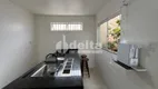 Foto 14 de Casa com 4 Quartos à venda, 160m² em Fundinho, Uberlândia