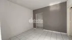 Foto 5 de Casa com 4 Quartos para alugar, 100m² em Lidice, Uberlândia