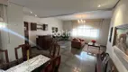 Foto 4 de Casa com 4 Quartos para alugar, 176m² em Lidice, Uberlândia