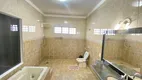 Foto 21 de Casa com 4 Quartos para venda ou aluguel, 300m² em Presidente Roosevelt, Uberlândia