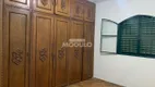 Foto 7 de Casa com 5 Quartos para alugar, 210m² em Santa Mônica, Uberlândia