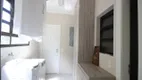 Foto 11 de Apartamento com 3 Quartos à venda, 213m² em Higienópolis, São Paulo