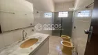 Foto 13 de Casa com 3 Quartos para alugar, 240m² em Santa Mônica, Uberlândia