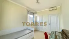 Foto 22 de Apartamento com 3 Quartos à venda, 130m² em Praia das Pitangueiras, Guarujá