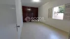 Foto 4 de Casa com 3 Quartos à venda, 220m² em Centro, Araguari