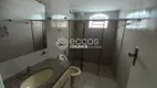 Foto 11 de Casa com 4 Quartos para alugar, 225m² em Lidice, Uberlândia