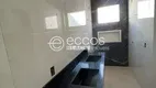 Foto 2 de Casa com 3 Quartos à venda, 180m² em Novo Mundo, Uberlândia