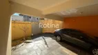 Foto 2 de Casa com 4 Quartos para alugar, 176m² em Lidice, Uberlândia