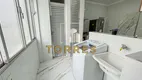 Foto 26 de Apartamento com 3 Quartos à venda, 130m² em Praia das Pitangueiras, Guarujá