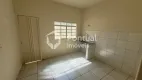 Foto 8 de Casa com 2 Quartos para alugar, 70m² em Brasil, Uberlândia