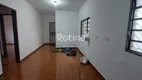 Foto 3 de Casa com 3 Quartos para alugar, 120m² em Santa Mônica, Uberlândia