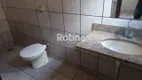 Foto 10 de Casa com 3 Quartos para alugar, 180m² em Santa Mônica, Uberlândia