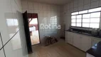 Foto 7 de Casa com 3 Quartos para alugar, 120m² em Fundinho, Uberlândia