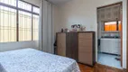 Foto 13 de Casa com 5 Quartos à venda, 215m² em Rio Branco, Porto Alegre