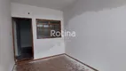 Foto 2 de Casa com 2 Quartos para alugar, 90m² em Centro, Uberlândia