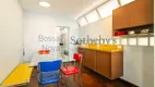 Foto 10 de Apartamento com 4 Quartos à venda, 210m² em Higienópolis, São Paulo