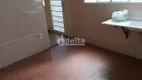 Foto 14 de Casa com 3 Quartos para alugar, 100m² em Santa Mônica, Uberlândia