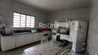 Foto 9 de Casa com 3 Quartos à venda, 200m² em Tubalina, Uberlândia