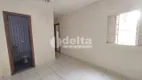 Foto 3 de Casa com 3 Quartos para alugar, 120m² em Jardim das Palmeiras, Uberlândia