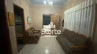 Foto 2 de Casa com 3 Quartos à venda, 74m² em Centro, Araguari