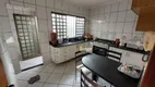 Foto 8 de Casa com 3 Quartos à venda, 200m² em Cidade Jardim, Uberlândia