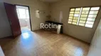 Foto 3 de Apartamento com 3 Quartos para alugar, 70m² em Daniel Fonseca, Uberlândia