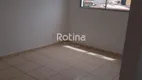 Foto 2 de Apartamento com 2 Quartos à venda, 48m² em Presidente Roosevelt, Uberlândia