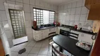 Foto 7 de Casa com 3 Quartos à venda, 200m² em Cidade Jardim, Uberlândia