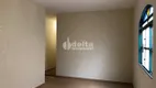 Foto 16 de Casa com 3 Quartos para alugar, 210m² em Santa Mônica, Uberlândia