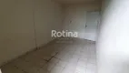 Foto 4 de Casa com 2 Quartos para alugar, 70m² em Brasil, Uberlândia