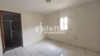 Foto 5 de Casa com 3 Quartos para alugar, 120m² em Jardim das Palmeiras, Uberlândia