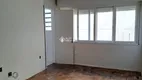 Foto 3 de Kitnet com 1 Quarto à venda, 28m² em Passo da Areia, Porto Alegre