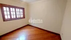 Foto 8 de Casa com 4 Quartos à venda, 242m² em Umuarama, Uberlândia