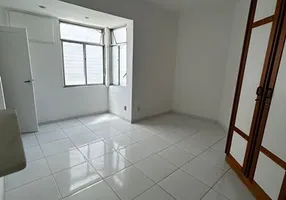 Foto 1 de Kitnet com 1 Quarto para alugar, 30m² em Copacabana, Rio de Janeiro