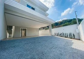 Foto 1 de Casa com 4 Quartos à venda, 271m² em Atiradores, Joinville