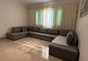 Foto 1 de Casa com 3 Quartos à venda, 190m² em Jardim Presidente, Goiânia