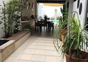 Foto 1 de Casa com 3 Quartos à venda, 240m² em Canto do Forte, Praia Grande