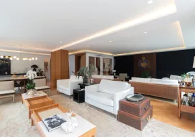 Foto 1 de Casa com 4 Quartos à venda, 657m² em Pacaembu, São Paulo